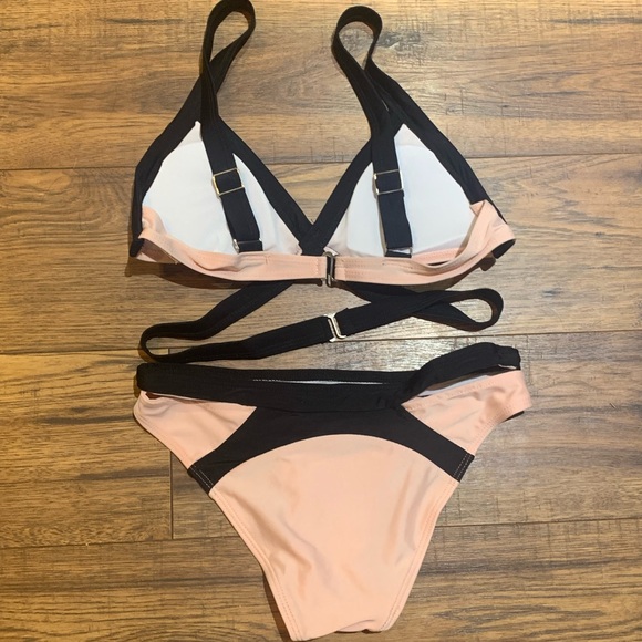 Two Tone Contrast Triangle Bikini Size Small - Picture 3 of 6